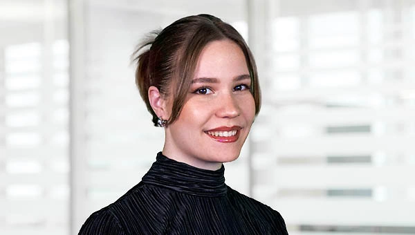 Portrait 600x340 Naomi 01